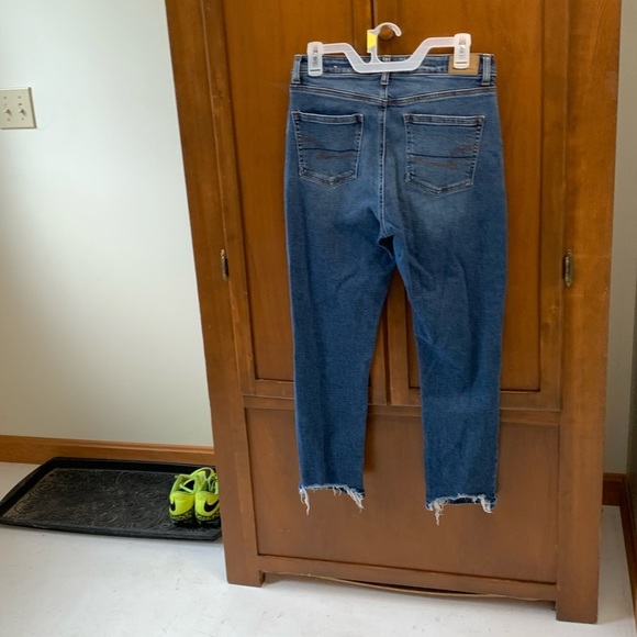 AMERICAN EAGLE stretch distresses mom jeans size 6 11in rise 25-26 inseam - Picture 2 of 10